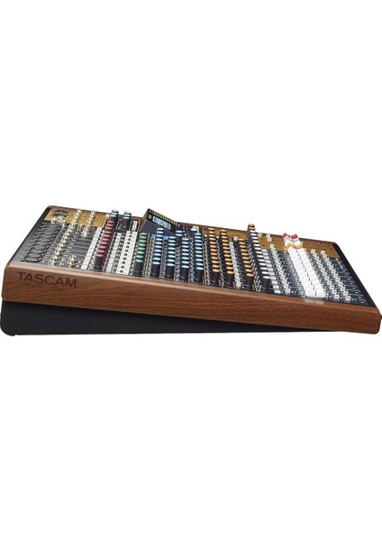 Model 16-14 Kanal Analog Mikser &amp; 16 Kanal Dijital Kayıt Özellikli fırsatları