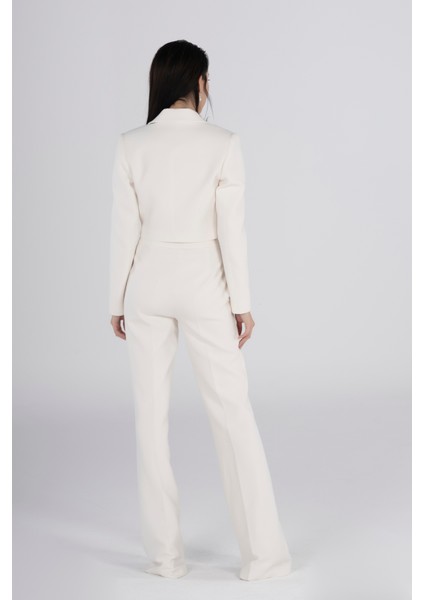 Kadın Beyaz Takım - Kısa Ceket ve Ispanyol Paça Pantolon | Dört Mevsim Şık Kombin, Özel Gün ve Günlük Kullanıma Uygun modelleri