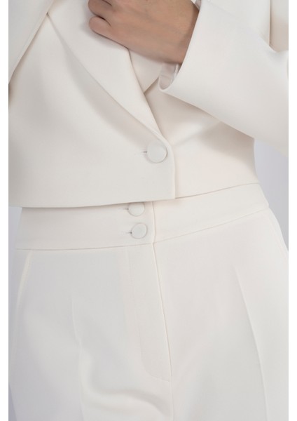 Kadın Beyaz Takım - Kısa Ceket ve Ispanyol Paça Pantolon | Dört Mevsim Şık Kombin, Özel Gün ve Günlük Kullanıma Uygun indirimleri