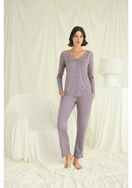 Monamise Yakası Kolu ve Omzu Dantelli Boydan Düğmeli Pijama Takımı fiyatları