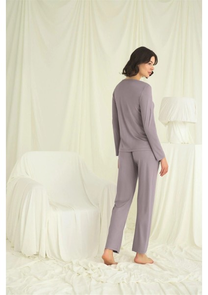 Monamise Yakası Kolu ve Omzu Dantelli Boydan Düğmeli Pijama Takımı fırsatları