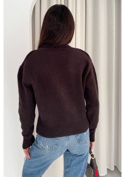 Kadın Düğmeli V Yaka Triko Hırka – Klasik & Şehirli Stil