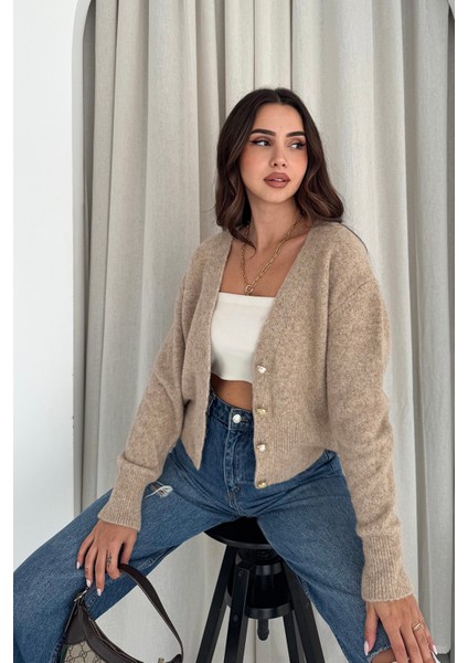 Kadın Düğmeli V Yaka Triko Hırka – Klasik & Şehirli Stil