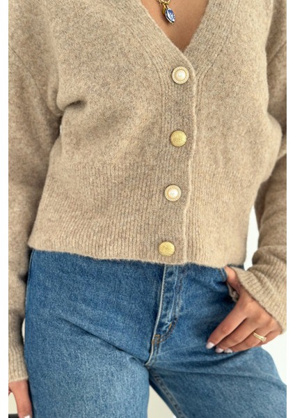 Kadın Düğmeli V Yaka Triko Hırka – Klasik & Şehirli Stil modelleri