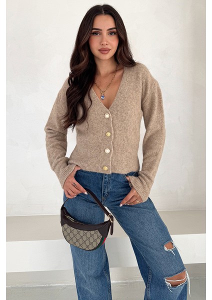 Kadın Düğmeli V Yaka Triko Hırka – Klasik & Şehirli Stil