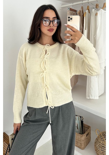 Kadın Fiyonk Detaylı Dokulu Triko – Yaratıcı & Şehirli Stil