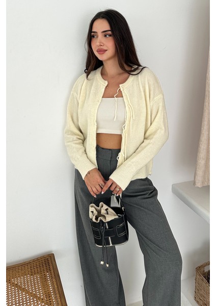 Kadın Fiyonk Detaylı Dokulu Triko – Yaratıcı & Şehirli Stil fırsatları