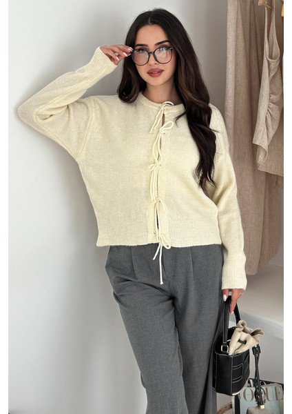 Kadın Fiyonk Detaylı Dokulu Triko – Yaratıcı & Şehirli Stil