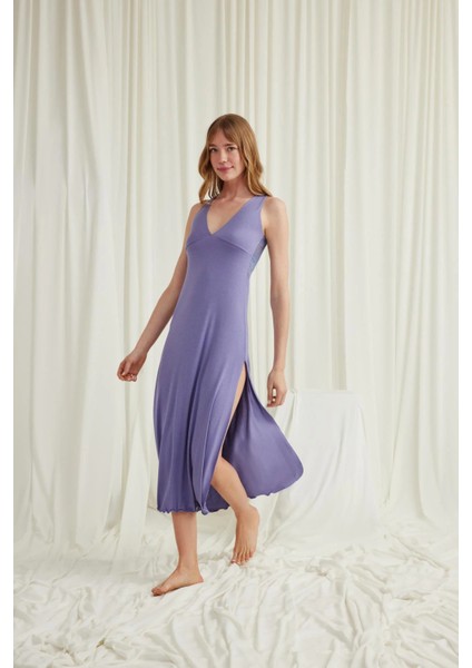 Monamise Yakası ve Sırtı Dekolteli Dantelli Yırtmaçlı Gecelik