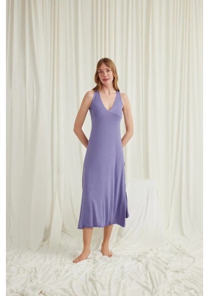 Monamise Yakası ve Sırtı Dekolteli Dantelli Yırtmaçlı Gecelik modelleri