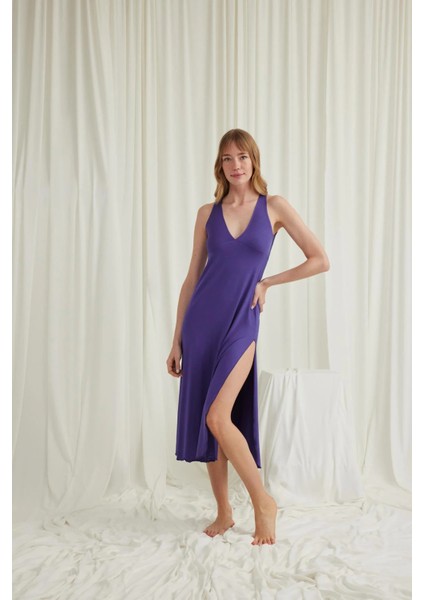 Monamise Yakası ve Sırtı Dekolteli Dantelli Yırtmaçlı Gecelik