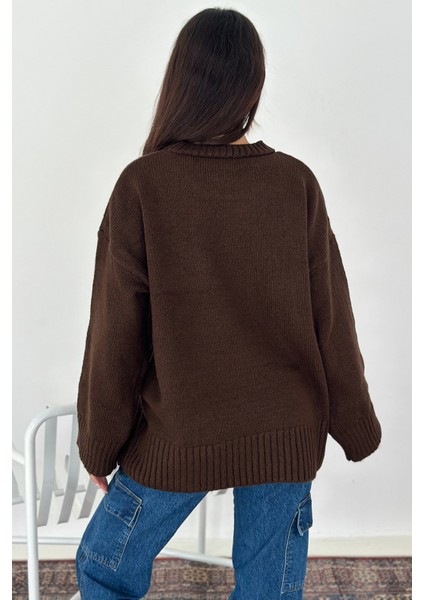 Kadın Oversize Triko Kazak – Rahat & Şehirli Stil