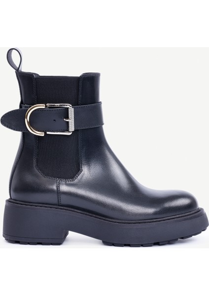 Lastikli Ve Tokalı Deri Bot