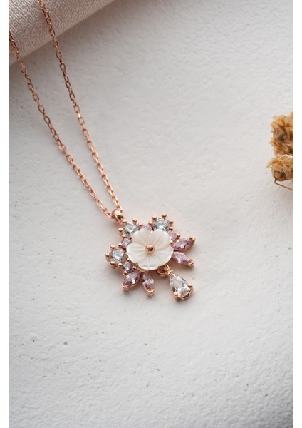 925 Ayar Gümüş Rose Kaplama Pembe Beyaz Taşlı Manolya Çiçeği Kolye indirimleri