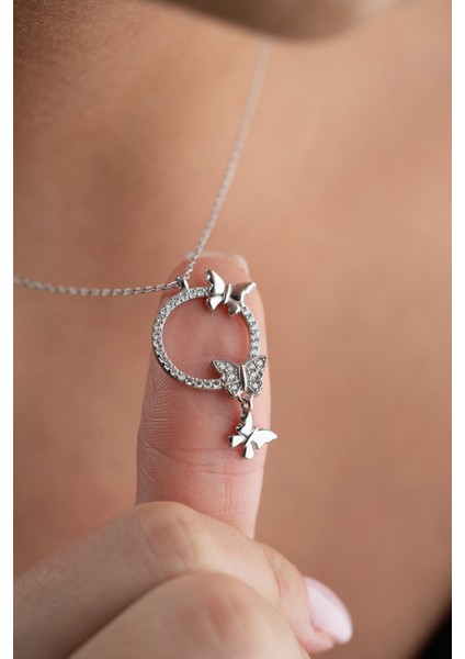 925 Ayar Gümüş Rodyum Kaplama Daire Model Uçuşan Sevgi Kelebekleri Kolye