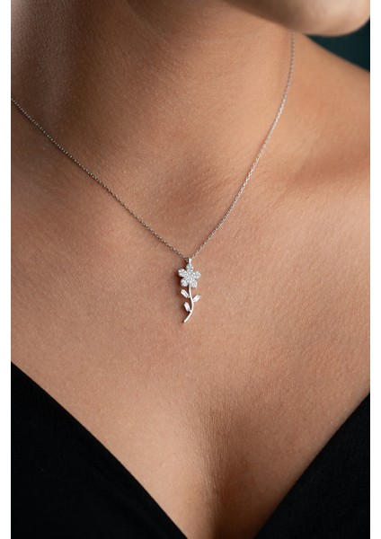 925 Ayar Gümüş Rodyum Kaplama Zirkon Taşlı Çiçek Motif Kolye fiyatları