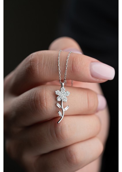 925 Ayar Gümüş Rodyum Kaplama Zirkon Taşlı Çiçek Motif Kolye modelleri