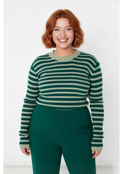 Kadın Çizgili Fitilli Triko Kazak Ince Yapısı Ile Kış Aylarında Modern Bir Görünüm Sağlar Kaliteli