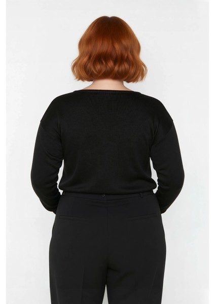 Kadın Düz Desen Regular Kalıp Triko V Yaka Kazak Uzun Kollu ve Şık Düğme Detayları Ile Kaliteli fiyatları