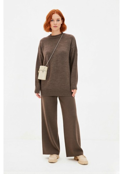 Kadın Casual Regular Kalıp Bisiklet Yaka Düz Triko Kazak Kış Günleri Için Konforlu Uzun Kollu Şıklık