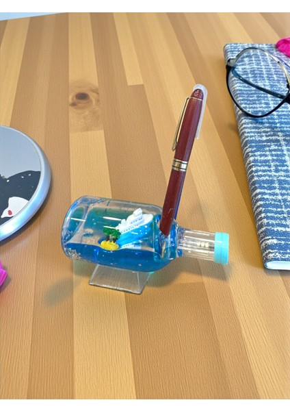 Işıklı Deniz Temalı Gemi Sulu Kalemlik – Led'li Masa Dekoru (14.5 Cm) fırsatları