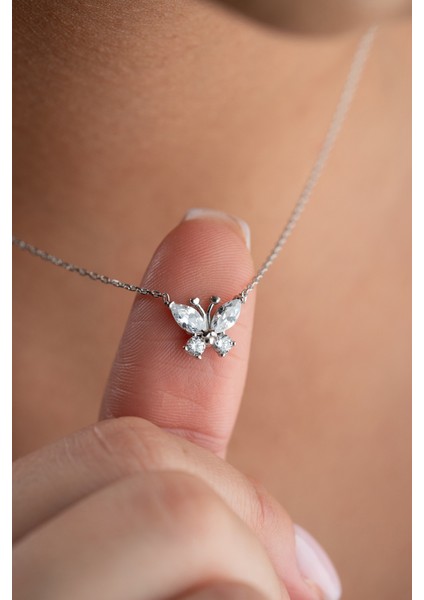 925 Ayar Gümüş Rodyum Kaplama Beyaz Taşlı Kelebek Kolye