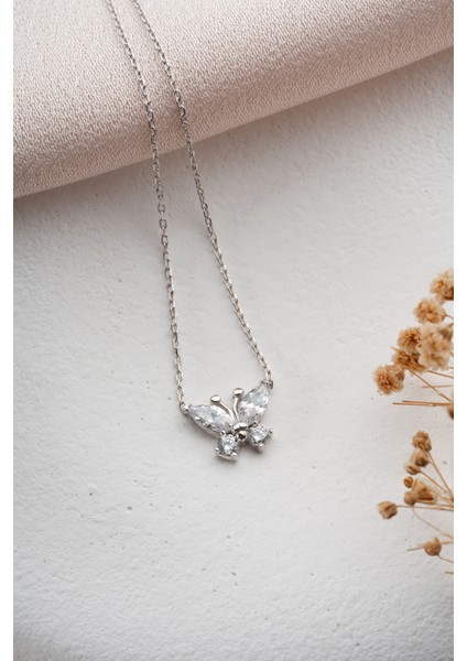 925 Ayar Gümüş Rodyum Kaplama Beyaz Taşlı Kelebek Kolye fırsatları