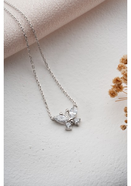 925 Ayar Gümüş Rodyum Kaplama Beyaz Taşlı Kelebek Kolye indirimleri