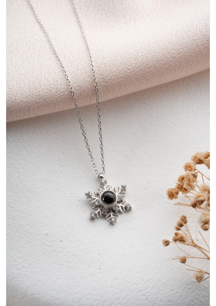 925 Ayar Gümüş Rodyum Kaplama 100 Dilde Seni Seviyorum Kartanesi Kadın Gümüş Kolye indirimleri