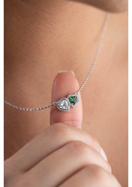 925 Ayar Gümüş Rodyum Kaplama Beyaz Yeşil Taşlı Çift Kalp Model Kolye