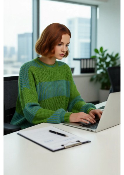 Kadın Basic Siluet Uzun Kollu Oversize Kesim Renk Bloklu Pike Dokuma Triko Kazak Kış Kombinlerinin