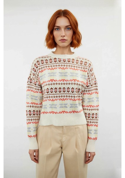 Kadınlara Özel Etnik Desenli Oversize Kalıp Düşük Kol Triko Kazak Kış Aylarının Vazgeçilmezi