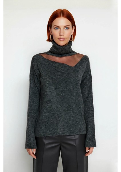 Kadın Basic Siluet Triko Kazak Düşük Kol Choker Yaka Tül Detaylı Kış Stiline Modern Dokunuş