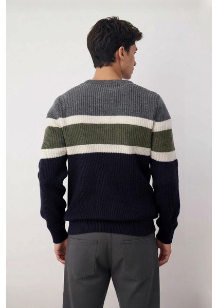 Erkek Casual Ortamlar Için Fitted Kalıp Kalın Kışlık Bisiklet Yaka Triko Kazak Modeli. Kaliteli modelleri