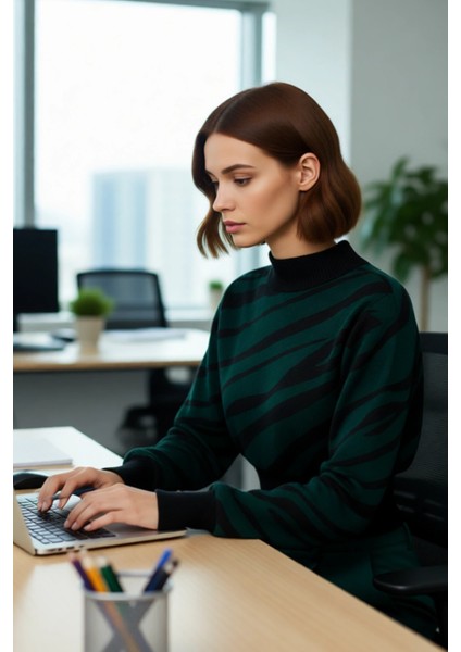 Kadın Basic Regular Kalıp Zebra Desenli Dik Yaka Crop Triko Kazak Günlük Giyimde Iddialı Kaliteli