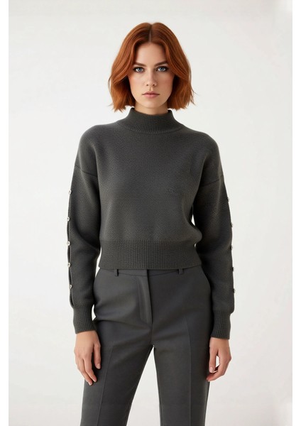 Kadın Dik Yaka Triko Kazak Düşük Kollu Düğme Detaylı Modern Regular Kalıp Kış Için Ideal Seçim