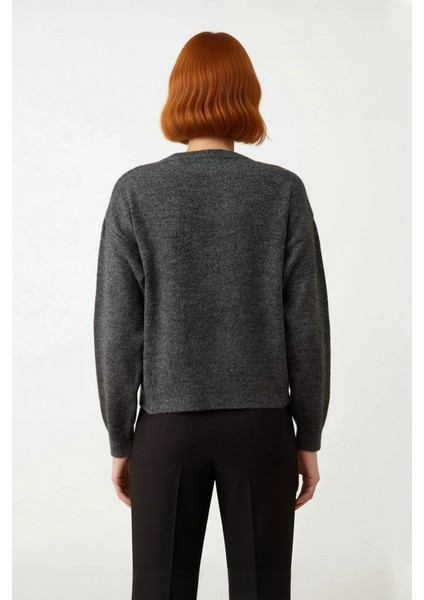 Kadın Triko Kazak Bisiklet Yaka Nakışlı Çiçek Tasarımı Regular Kalıp Kış Konforu Kaliteli Şık fiyatları