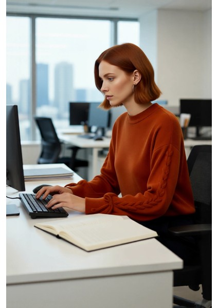 Kadın Bisiklet Yaka Düşük Kol Dokuma Detaylı Uzun Kollu Regular Fit Triko Tunik Kazak Modeli