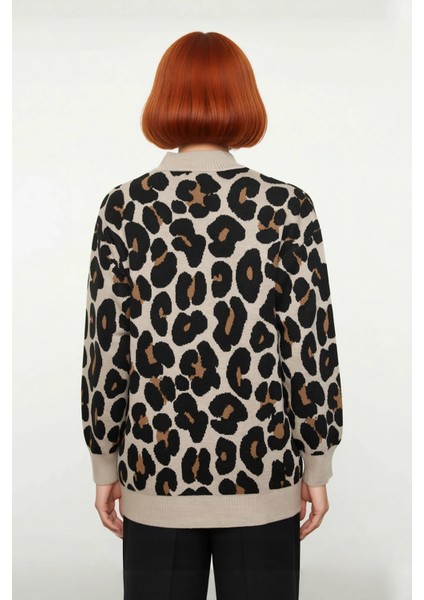 Kadın Uzun Kollu Dik Yaka Relaxed Kalıp Animal Desenli Triko Kazak Günlük Basic Şıklık Sunar modelleri