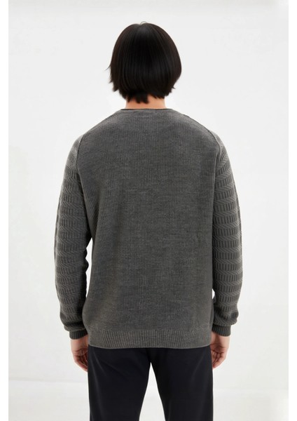 Erkek Uzun Kollu Fitted Kesim Basic Dokulu Triko Kazak Soğuk Havalarda Tarz Sahibi Görünüm modelleri