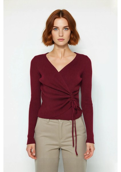 Kadın Fitted Basic Triko Üst Kruvaze Yaka Bağcıklı Detaylı Günlük Kombinlerde Şıklık ve Konfor