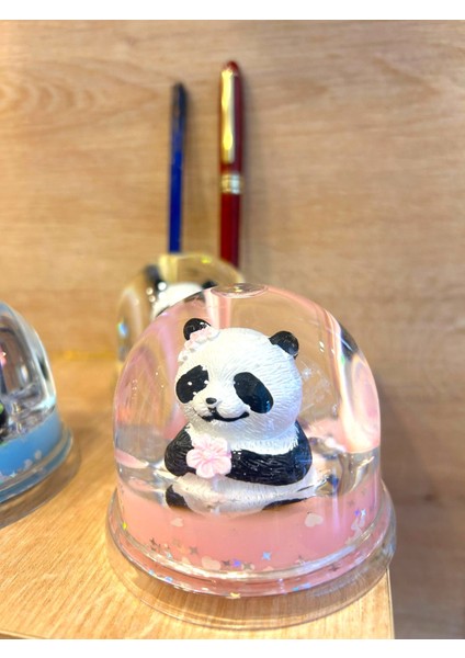 Sevimli Panda Sulu Kalemlik – Mini Kar Küresi Efektli Masa Dekoru (8 Cm) fiyatları