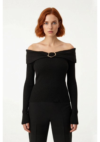 Kadın Kahverengi Aksesuar Detaylı Fitted Carmen Yaka Triko Kazak Soğuk Havalar Için Şık Seçim