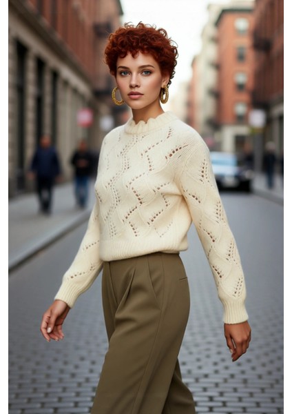 Kadın Ekru Kalın Dokulu Regular Fit Ajurlu Triko Kazak Uzun Kollu Süper Crop Dik Yaka Sonbahar Kış fırsatları