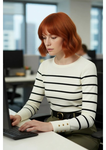 Kadın Modern Ekru Çizgili Bisiklet Yaka Fitted Kesim Triko Kazak Ilkbahar Sonbahar Konforu