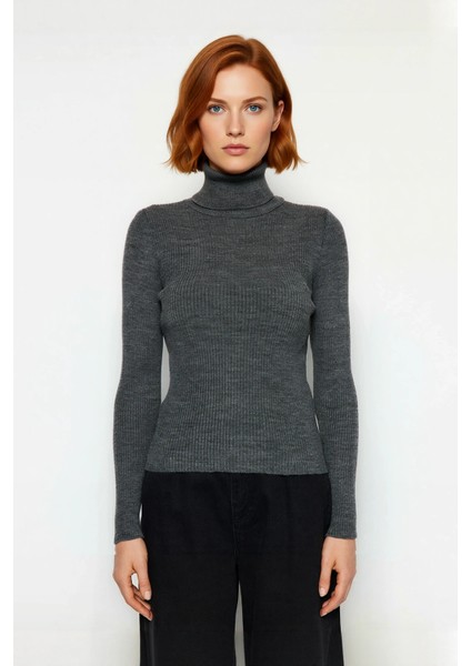 Kadın Basic Balıkçı Yaka Fitted Triko Kazak Akrilik Kumaşıyla Kış Kombinlerinin Vazgeçilmezi fiyatları