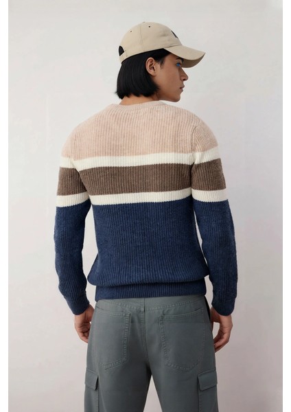 Erkek Casual Ortamlar Için Fitted Kalıp Kalın Kışlık Bisiklet Yaka Triko Kazak Modeli. Kaliteli modelleri