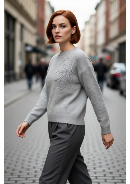 Kadın Triko Kazak Bisiklet Yaka Nakışlı Çiçek Tasarımı Regular Kalıp Kış Konforu Kaliteli Şık modelleri