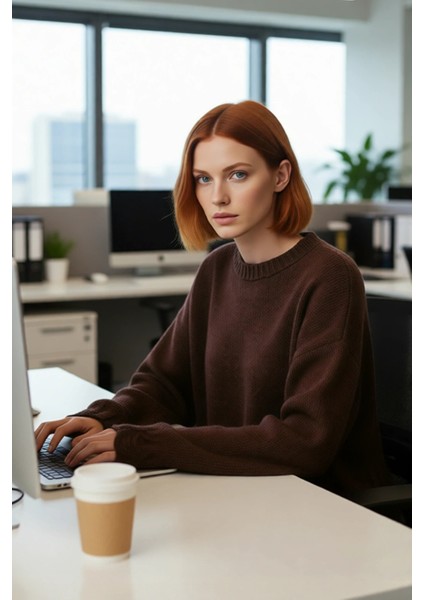 Kadın Basic Siluet Oversize Triko Kazak Crop Düşük Kol Akıtma Detaylı Soğuk Havalar Için Ideal