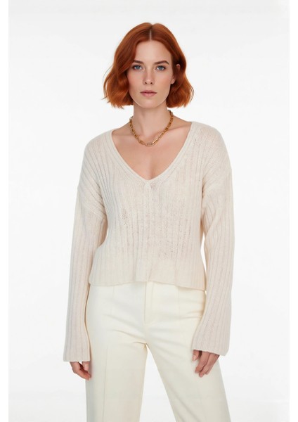 Kadın Basic V Yaka Geniş Kalıp Uzun Kollu Yünlü Triko Kazak Fitilli Dokusuyla Gün Boyu Konfor Sunar fiyatları